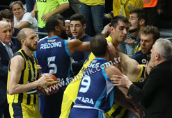 Fenerbahçe Beko - Türk Telekom maçında gergin anlar