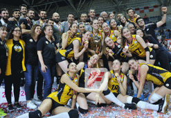 Şampiyon VakıfBank kupasını aldı