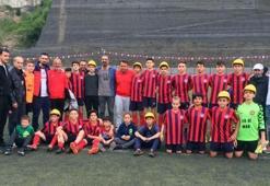Zonguldak Kömürsporlu gençler sahaya baretle çıktılar