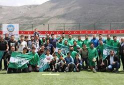 Yahyalıspor şampiyonluğu kutladı