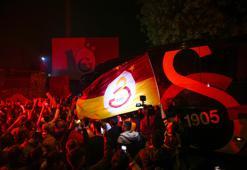 Galatasaray Beşiktaş'ı devirdi, Florya bayram yerine döndü