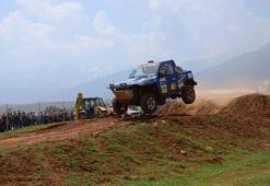 Off-Road yarışları nefes kesti