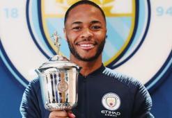 Manchester City'nin yıldızı Raheem Sterling'e büyük onur!
