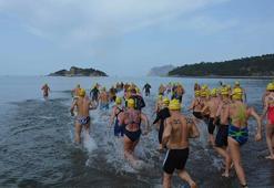 Dalyan'da sporcular carettalarla yüzdü