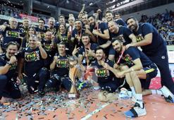 Fenerbahçe kupayı kaldırdı!