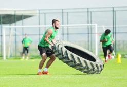 Bursaspor genç yıldızlarına sarıldı