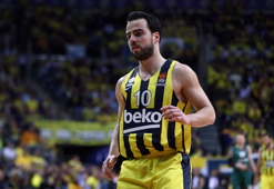 Fenerbahçe Beko'nun kaptanı Melih Mahmutoğlu tarihe geçti