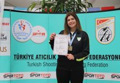 Manisa Büyükşehir'in atıcısından Mersin'de Türkiye rekoru