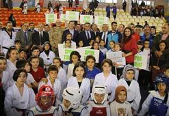 Tokat'ta sporculara 2 milyon liralık malzeme desteği