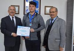 Tavşanlılı genç, Kick Boks Uluslararası Turnuva'dan madalya ile döndü