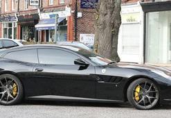 Manchester City'nin yıldız forveti Agüero'nun 1,5 milyon TL'lik Ferrari keyfi!