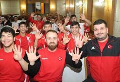 Yıldız sporcular Rıza Kayaalp'ın mutluluğuna ortak oldu