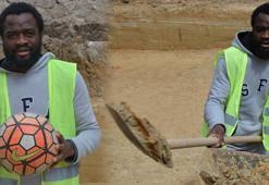 Kendini futbolcu olarak tanıtan Kamerunlu göçmen çıktı, inşaatta çalışıyor!