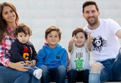 Barcelona'nın yıldızı Messi'den aile pozu