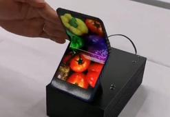Sharp'tan ekranı dikey katlanan telefon