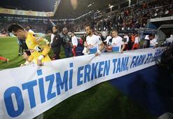 Çaykur Rizespor'dan otizm pankartı