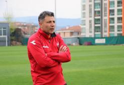 İlhan Özer: Çok kolay teslim oluyoruz