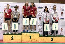 Genç badmintonculardan 3 madalya