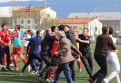 Bolu'da U-17 maçında kavga çıktı