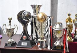 Manisaspor taraftarları kupaların haczedilerek satılmasına tepkili