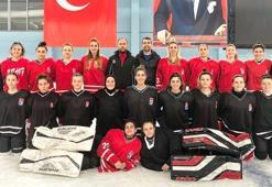 Buz Hokeyi Kadın Milli Takımı, Dünya Şampiyonası'na galibiyetle başladı