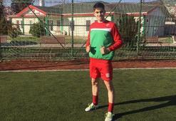 17 yaşındaki Berat İş, Karşıyaka'ya transfer oldu