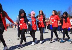 ‘Gençlik Merkezim Yollarda' öğrencilerle buluşuyor