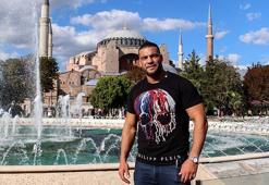 Müslüman dünya şampiyonu boksör "Mahmoud" ismine geri döndü