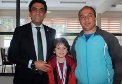 Vera Seyda Sarıkaya yüzmede şampiyon!