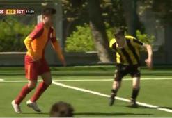 Galatasaray'ın genç futbolcusundan yılın hareketi!