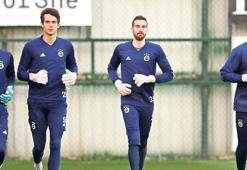 Volkan Demirel, genç kalecilere antrenörlük yapıyor!