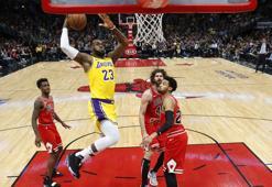 Los Angeles Lakers, LeBron James ile Chicago Bulls karşısında zaferi hatırladı