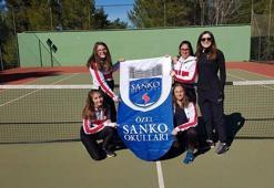SANKO yıldız kızlar tenis takımı il birincisi oldu