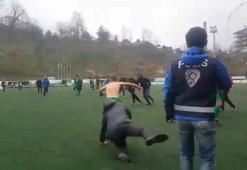 Olay çıkan maçta futbolcusunu kulüp başkanı sakinleştirdi