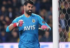 Volkan Demirel kale direğini yumrukladı!