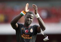 Galatasaray'ın eski yıldızı Emmanuel Eboue, hayatının imzasını attı!