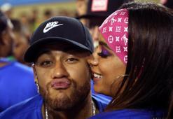 Neymar ve popstar Anitta'ın samimi anları!