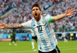 Lionel Messi 9 ay sonra yeniden Milli Takım'da!