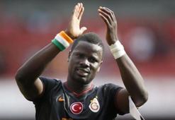 Eski Galatasaraylı Emmanuel Eboue'den büyük sürpriz!