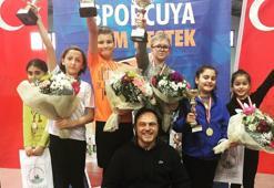 Bursa'da tenis ışık saçıyor