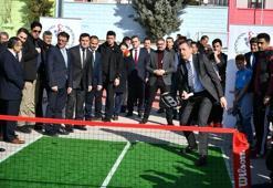 Ziya Selçuk gençlerle tenis oynadı