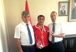 Veteran güreşçi Ömer Ersöz dünya ikincisi oldu