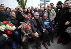 Karşıyaka'nın sembol taraftarı Mustafa Baykara yaşarken ölümsüzleşti
