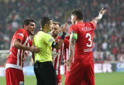 Deniz Çoban: Antalyaspor'un penaltısı verilmedi!
