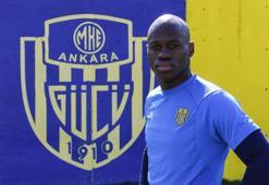 MKE Ankaragücü'nün taklacı golcüsü Dever Orgill Türkiye'de mutlu