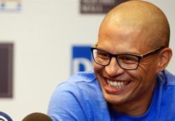 Alex de Souza sunucu oluyor