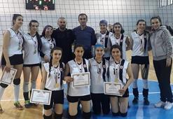 Voleybol grup müsabakaları sona erdi