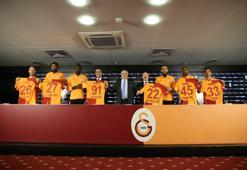 Galatasaray'da 6 imza birden! İmza töreninden kameralara yansıyanlar...