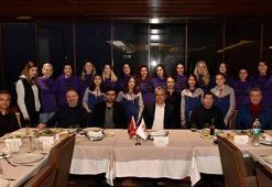 Uysal'dan hentbolculara moral yemeği