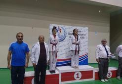 Genç taekwondoculardan 14 kota
